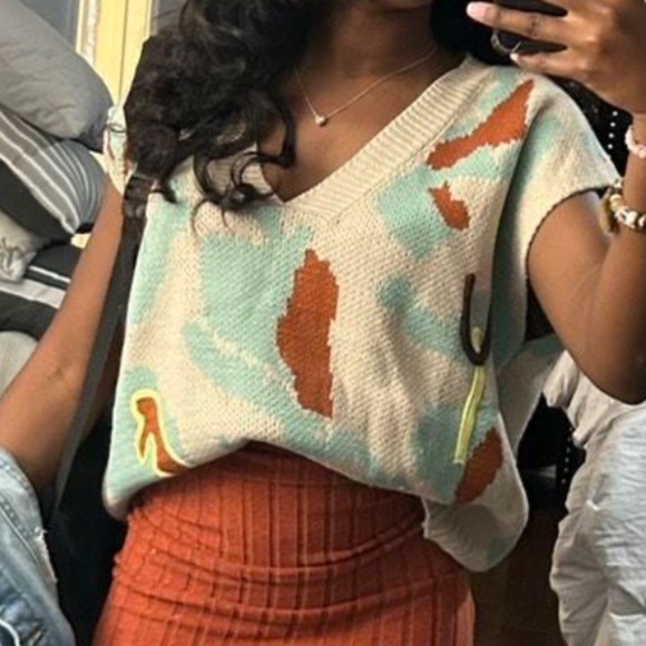 Classic V neck Leopard Print Knit Sweater Vest - Picture 4 of 10